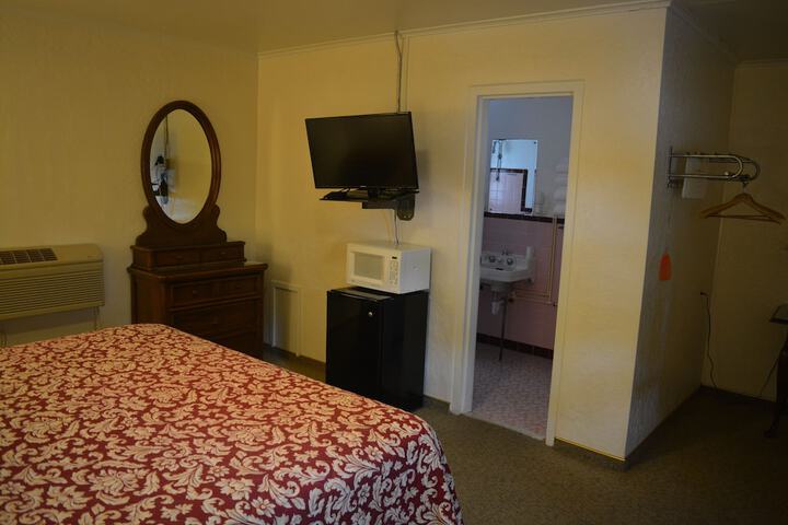 Room 11 of 32