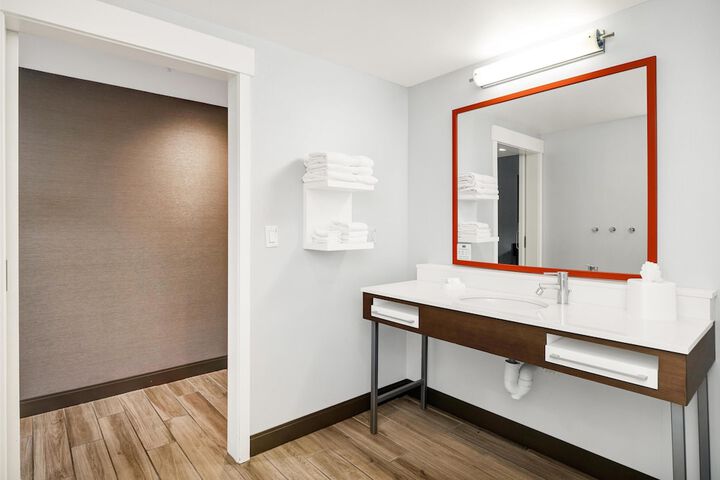 Hampton Inn & Suites Logan