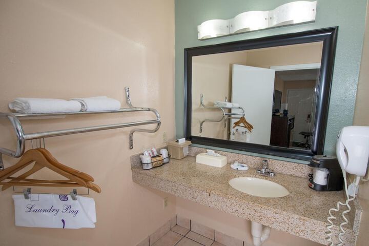 Room 21 of 29