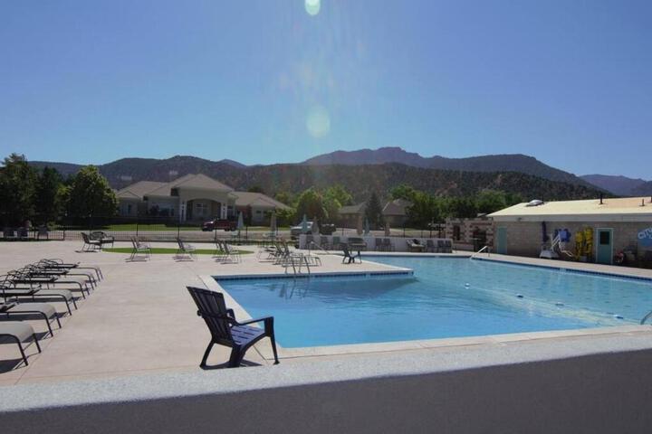 Tacit Shadow Resort Shangri-La King Suite Gym, Coffee Bar, Hot-Tub, Free Laundry, Food Available