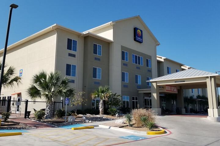 Comfort Inn & Suites Lakeside