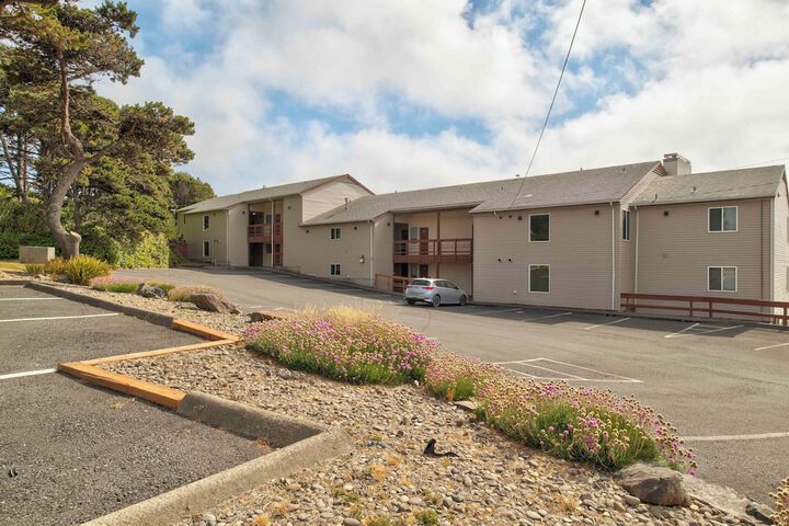 Ester Lee Oceanview Inn