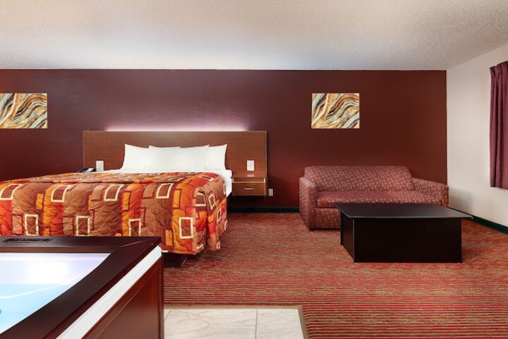 Grand Marquis Waterpark Hotel & Suites