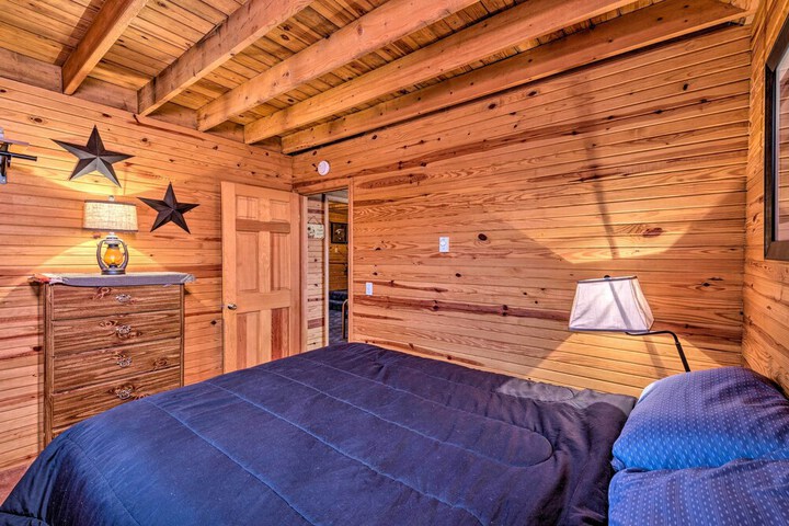 Quiet & Private Cabin 5 Mi to Dale Hollow Lake!