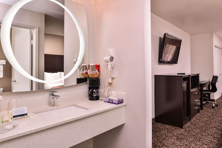 Room 25 of 48