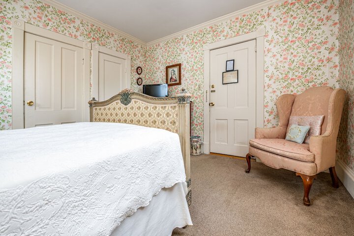 Room 35 of 132