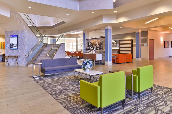 Holiday Inn Express & Suites Elk Grove Central - Hwy 99 by IHG