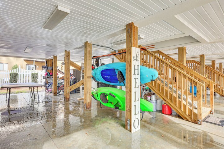 Townhome w / Outdoor Pool & White Lake Access!