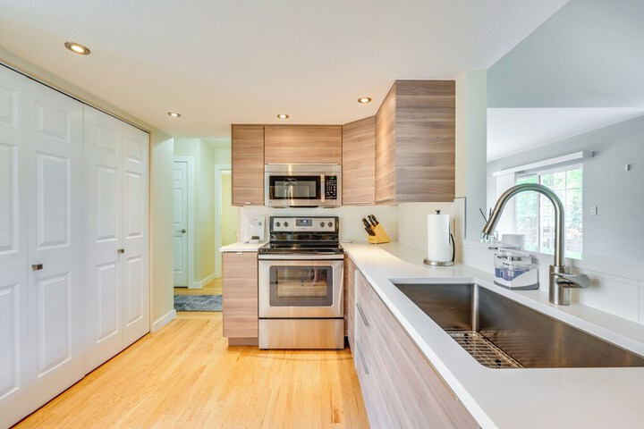 13 Mi to Dtwn Denver: Arvada Townhome w / Deck