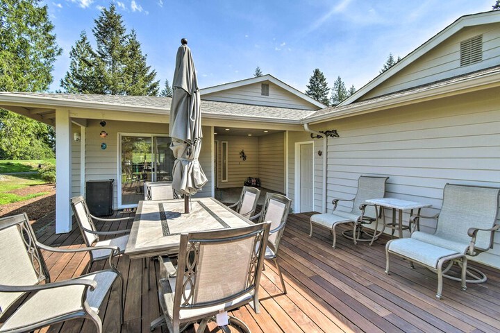 Spacious Family Home on Golf Course: Hike & Bike!
