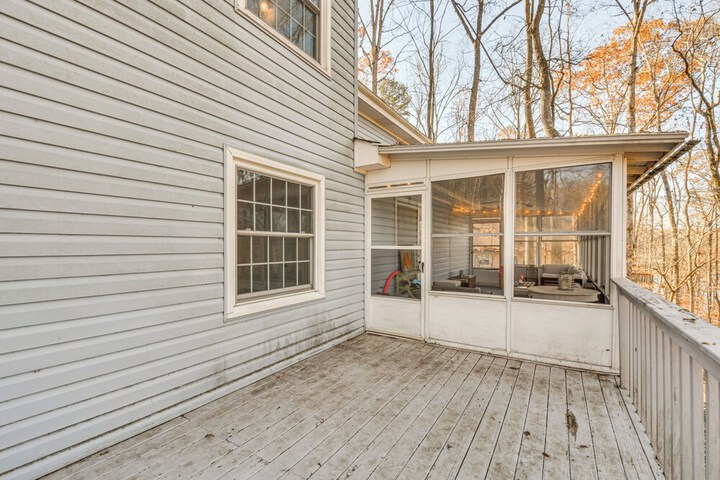 Lakefront Gem w / Games in Westminster!