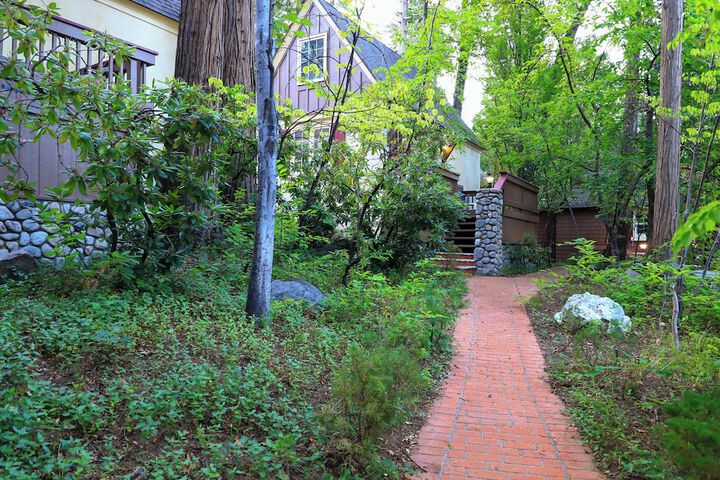 Saddleback Inn