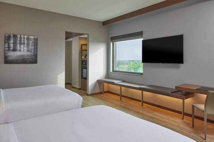 AC Hotel by Marriott Atlanta Airport Gateway