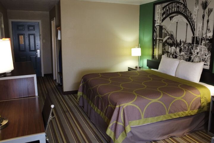 Room 11 of 36