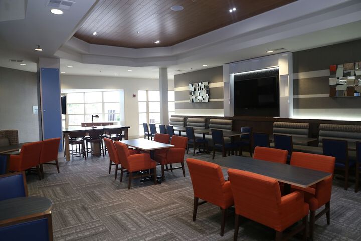 Holiday Inn Express & Suites Elk Grove Central - Hwy 99 by IHG