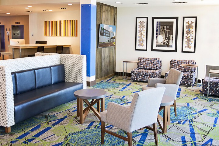 Holiday Inn Express & Suites Greenwood Mall by IHG