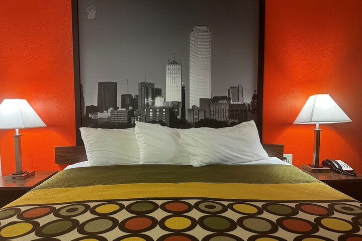 Room 19 of 33
