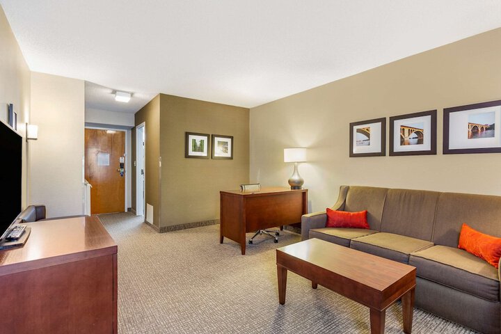 Room 9 of 38