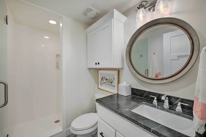 Vibrant Chic Home 20 Mi to Salt Lake City!