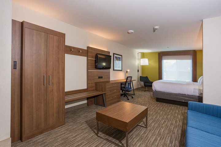 Room 27 of 40