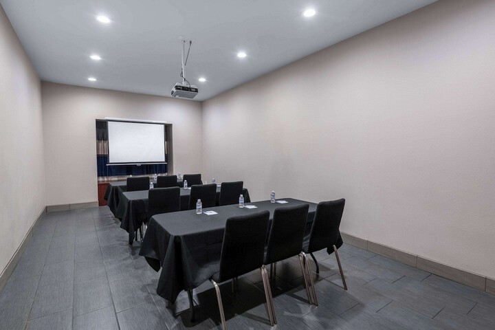 Microtel Inn & Suites by Wyndham Tracy