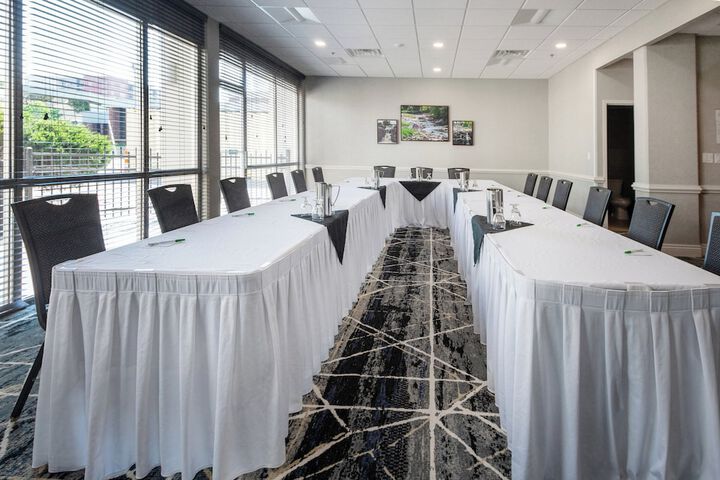Holiday Inn Sioux Falls-City Centre by IHG