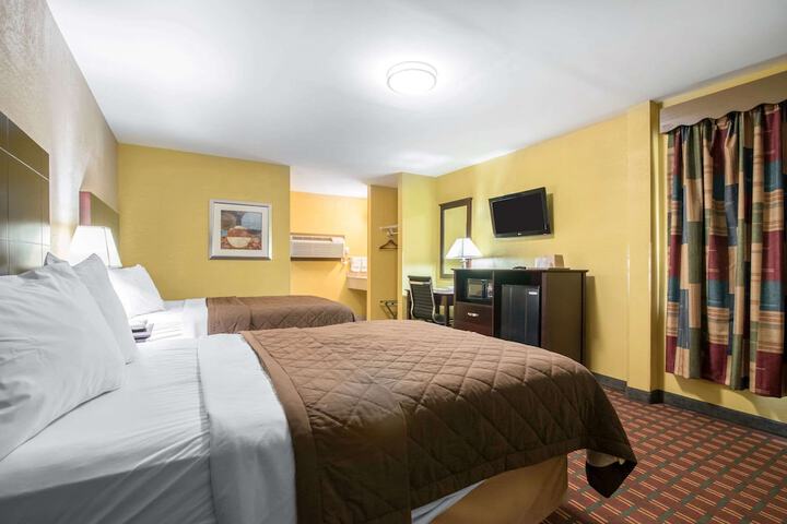 Room 13 of 34