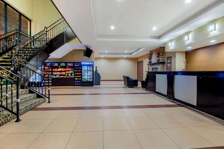 La Quinta Inn by Wyndham West Long Branch / NJ Shore Area