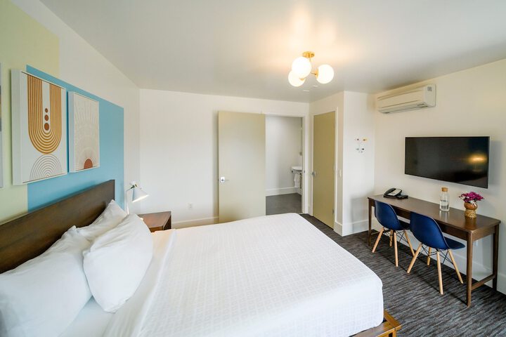 Room 33 of 37