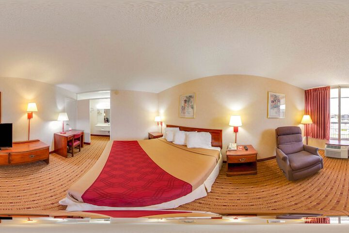 Room 32 of 65