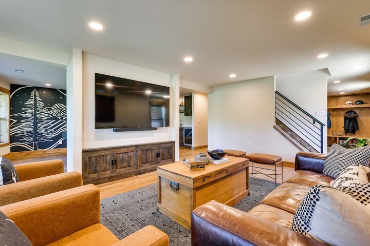 Updated Silverthorne Home w / Hot Tub & Mtn Views!