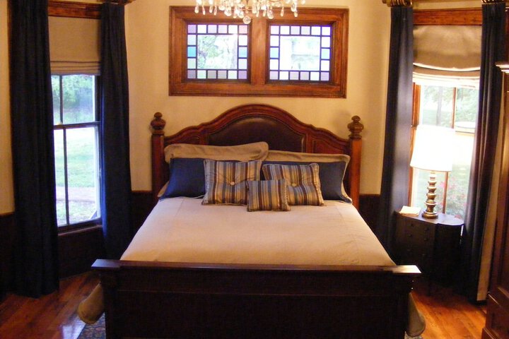 Adair Manor Bed & Breakfast