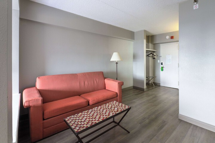 Room 21 of 36