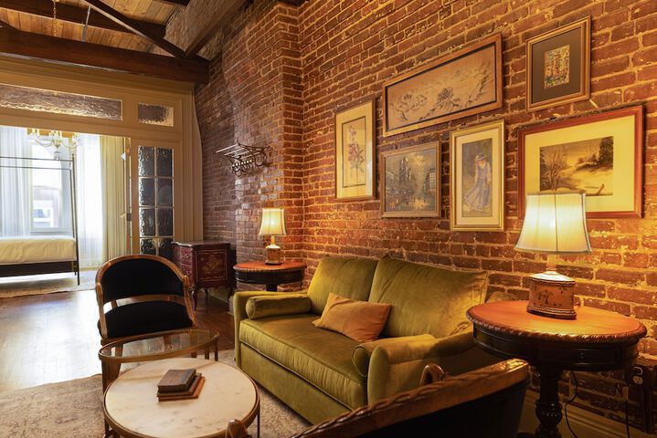 Hotel Cleo Knoxville Downtown, a Tribute Portfolio Hotel