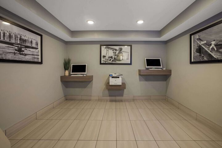 Business Center 64 of 71