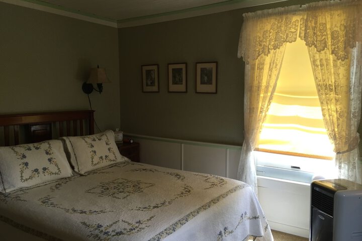 Alexanders Lodge