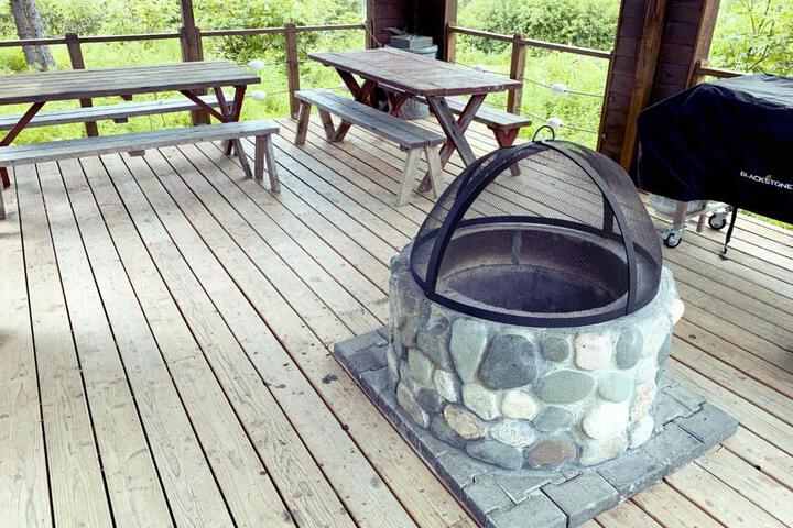 Lost Anchor Cabins - Ocean-view cabins on the bluff