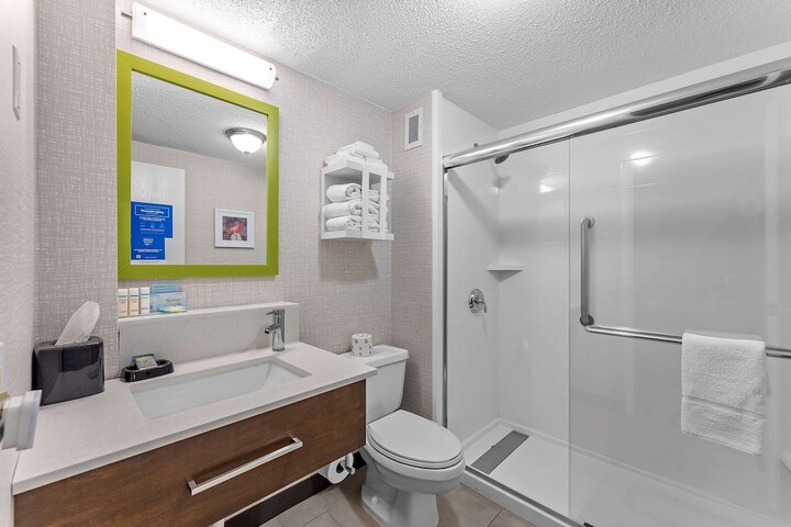 Room 6 of 35