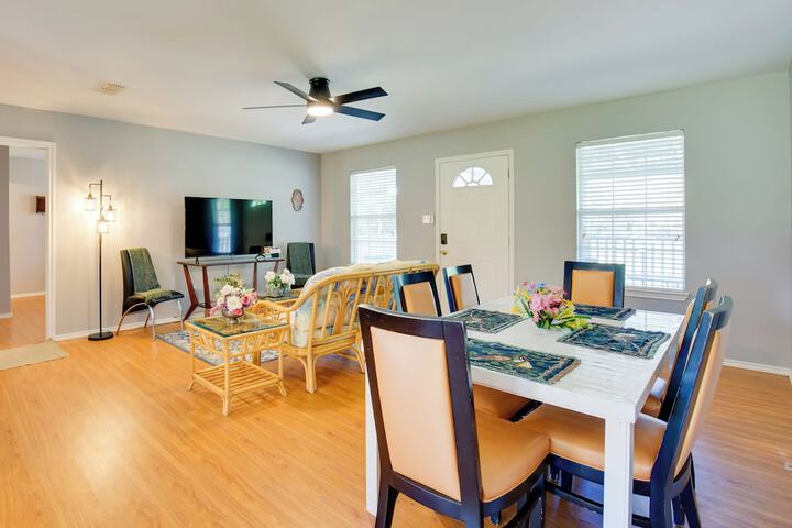 Waterfront Lake Fork Getaway w / Dock Access