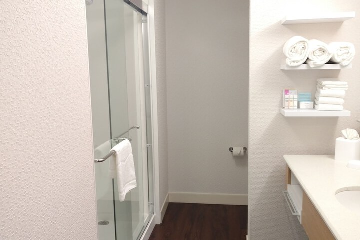 Room 27 of 60