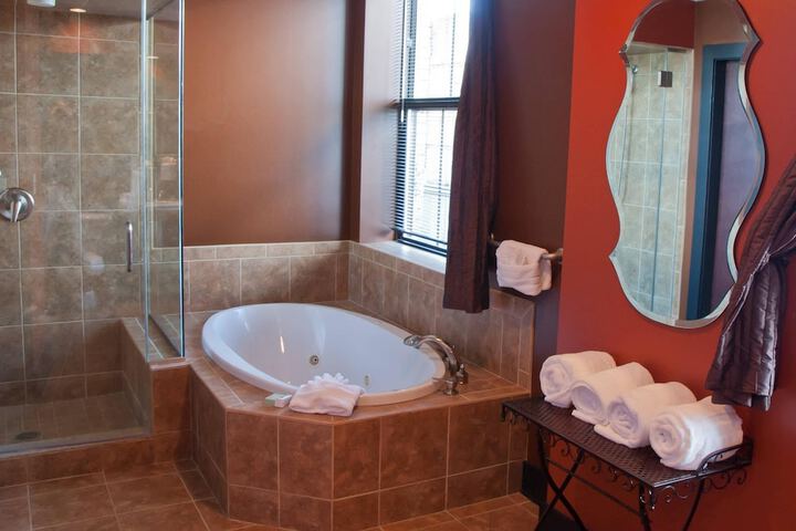 The Giacomo Niagara Falls NY an Ascend Collection Hotel