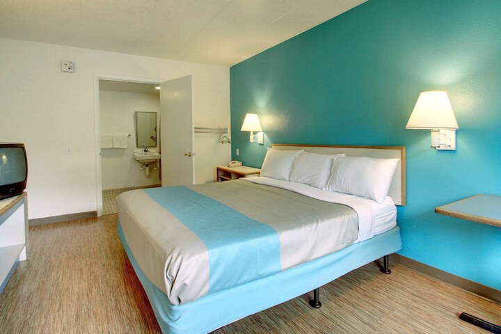 Room 17 of 29