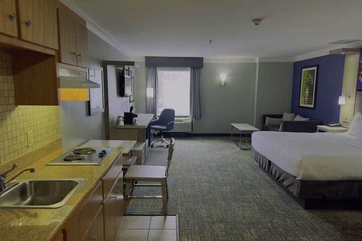 Room 16 of 33