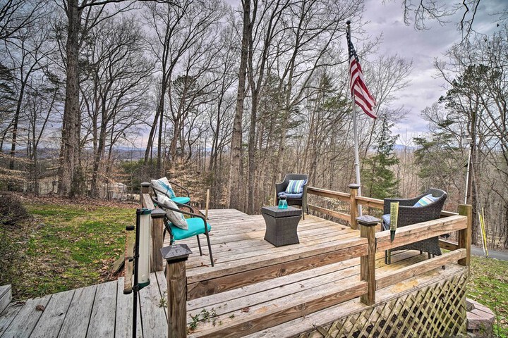 Douglas Lake Cabin w / Mountain-view Deck & Grill