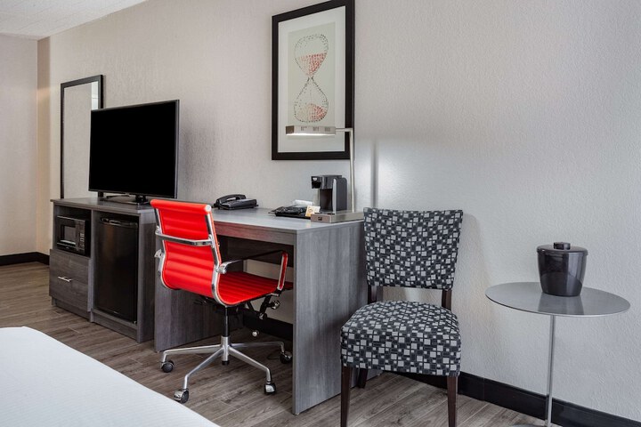 Room 11 of 36