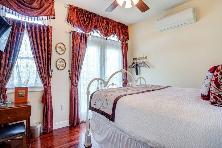 The River Belle Inn
