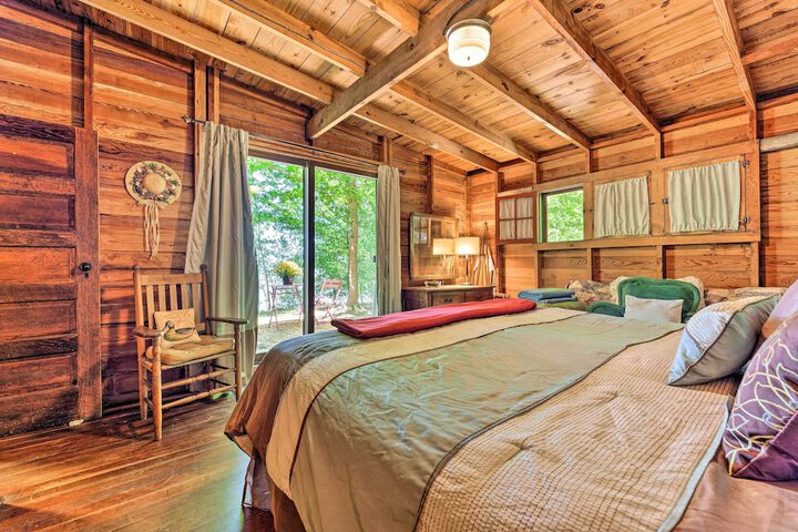 Douglas whispering Winds Cottage w / Beach!