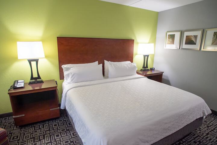 Holiday Inn Express Hickory-Hickory Mart by IHG