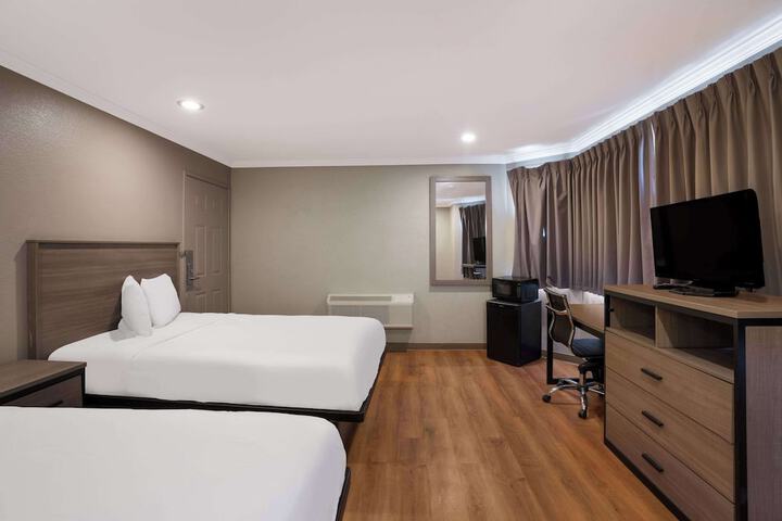 Room 26 of 33