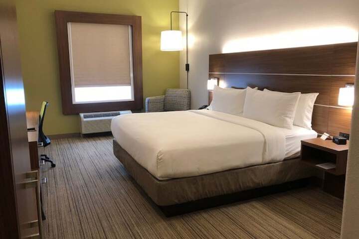 Room 9 of 33